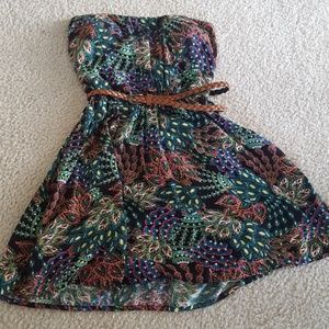 Strapless dress with broen belt